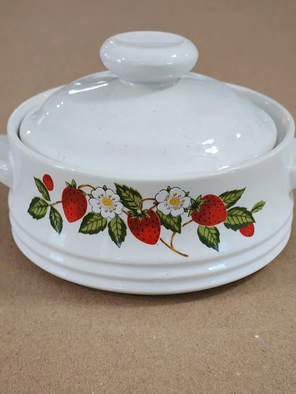 Sheffield Strawberries 'n Cream Stoneware Casserole Strawberry Pattern Japan